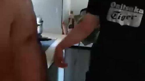 楼道抓奸吃瓜,一场全民吃瓜的狂欢