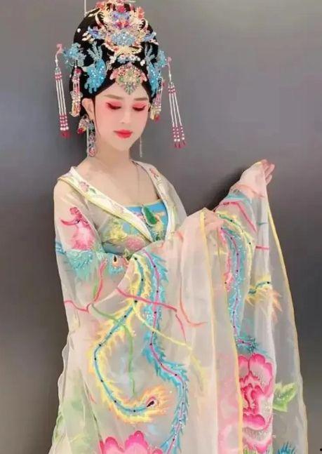 戏曲男网红,男网红的戏曲传奇