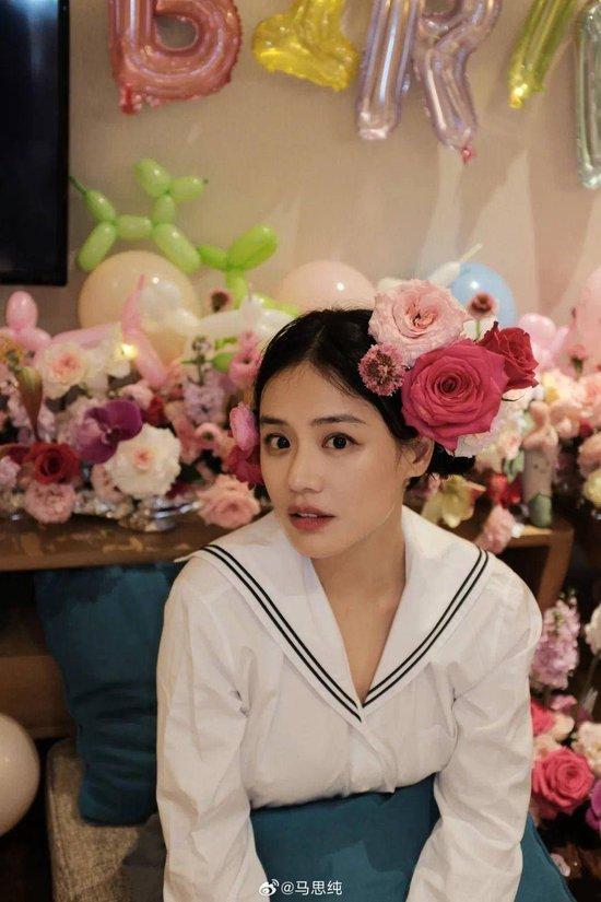 明星头戴鲜花图片,绽放的时尚与魅力