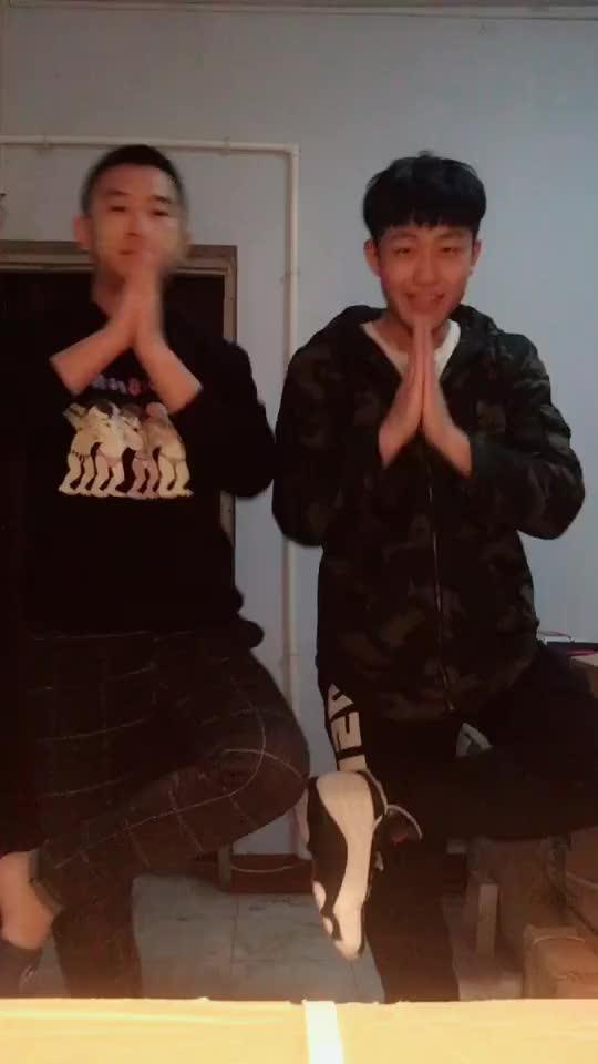 跳舞大姨被爆料视频在线,跳舞大姨爆红，视频引发网友热议