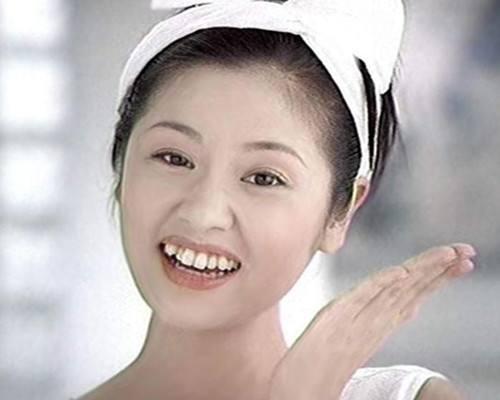 牙齿明星,揭秘牙齿明星的美丽笑容之道