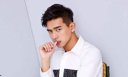 肖战头条盛典黑脸