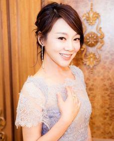 娱乐吃瓜妹闫妮是谁扮演的,揭秘幕后喜剧女王